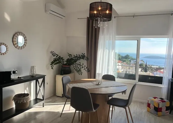 Apartment Tino Hvar Town
